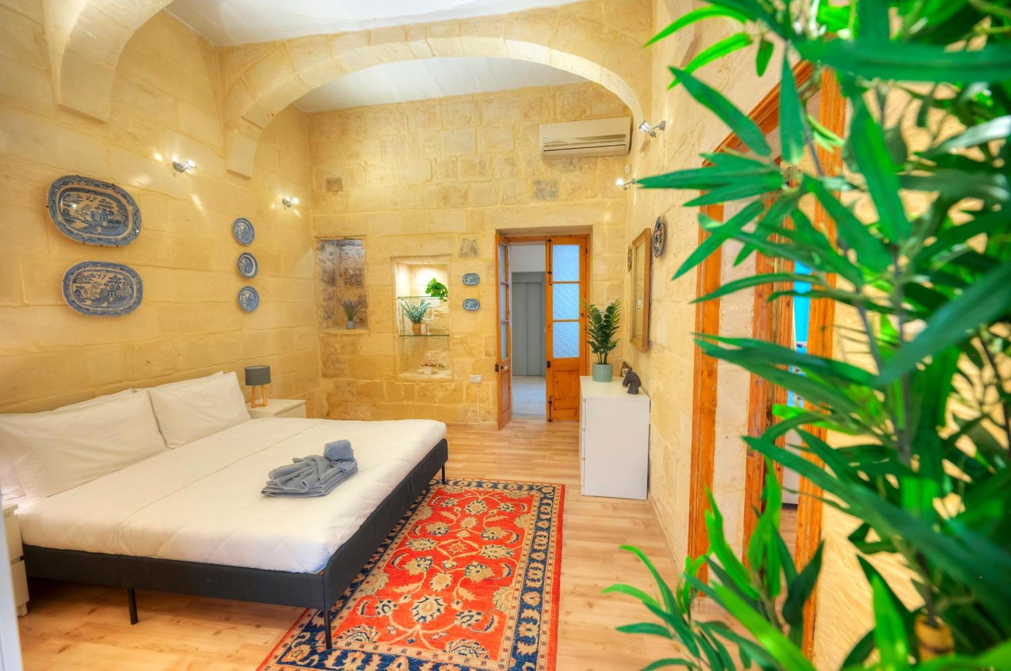 Magestic Palazzo, Jacuzzi On Roof Terrace Goval-3 Holiday home *