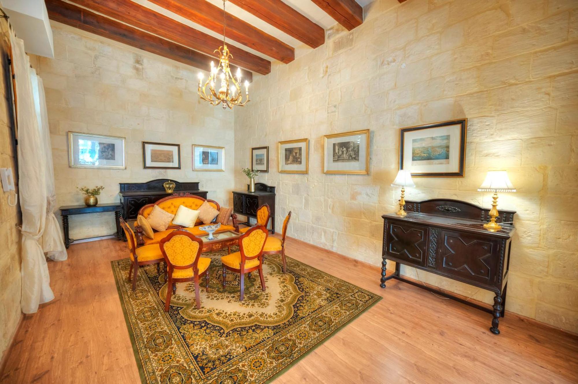 Magestic Palazzo, Jacuzzi On Roof Terrace Goval-3 Holiday home *