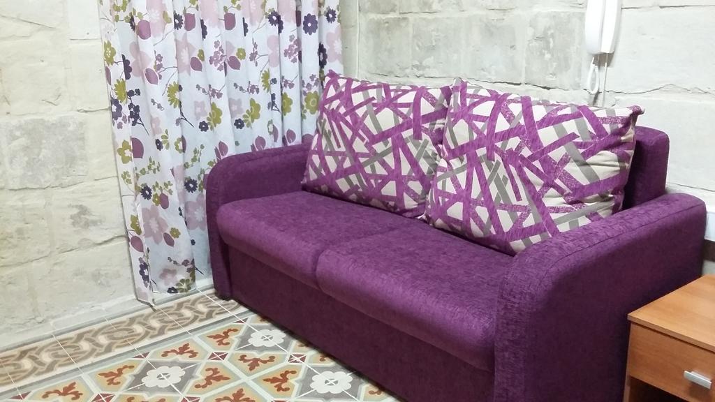 House Apartment *