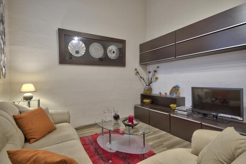 Apartment 19 *