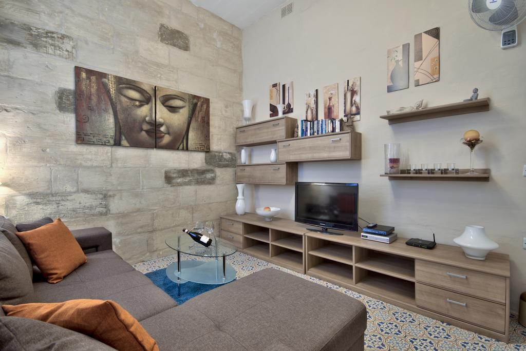 Apartment 19