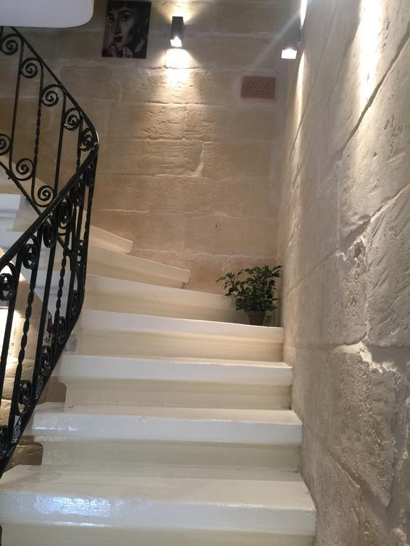 G.b. * Valletta