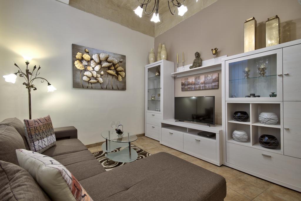 Apartment 19