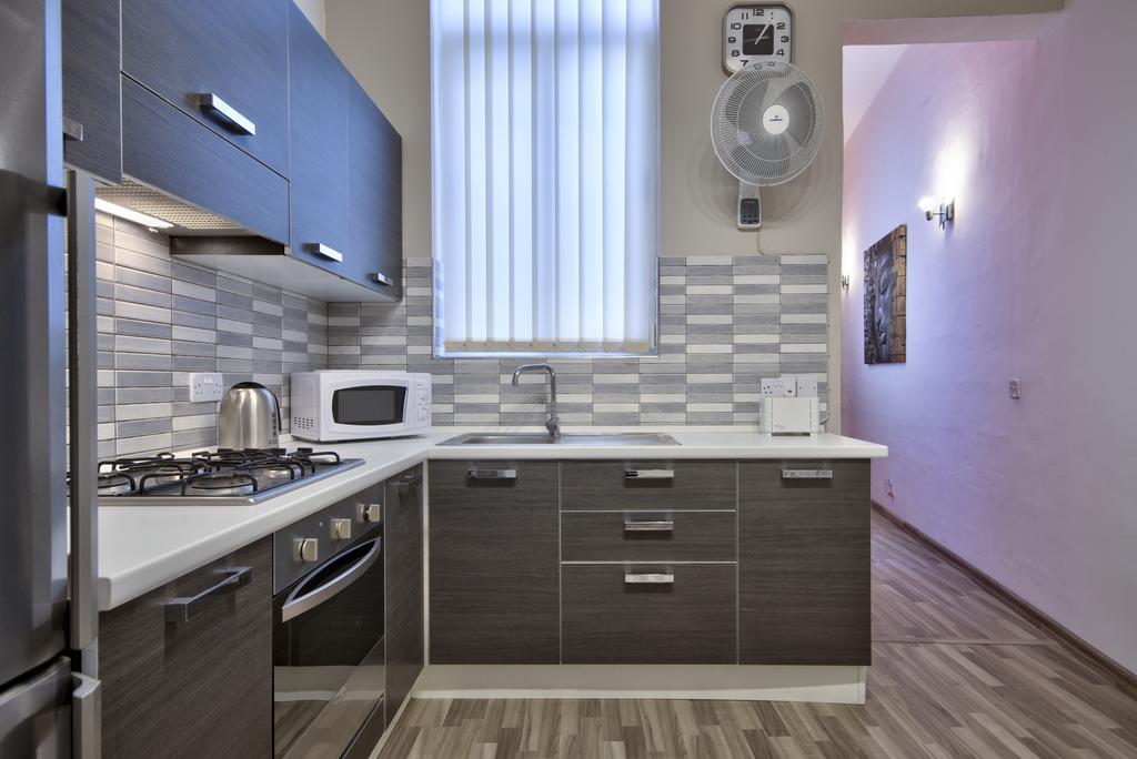 Apartment 19 *