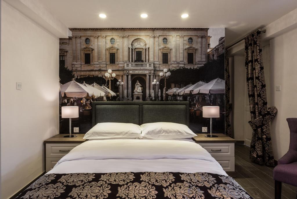 Jean De Valette Boutique Living *