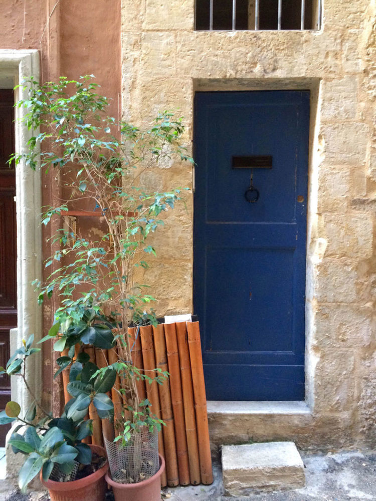Traditional Apartment *
