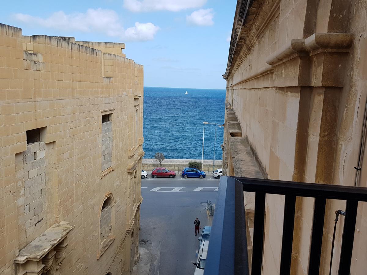 2 Bedroom Sleeps 6 Walking Distance To Centre And The Sea Apartment *