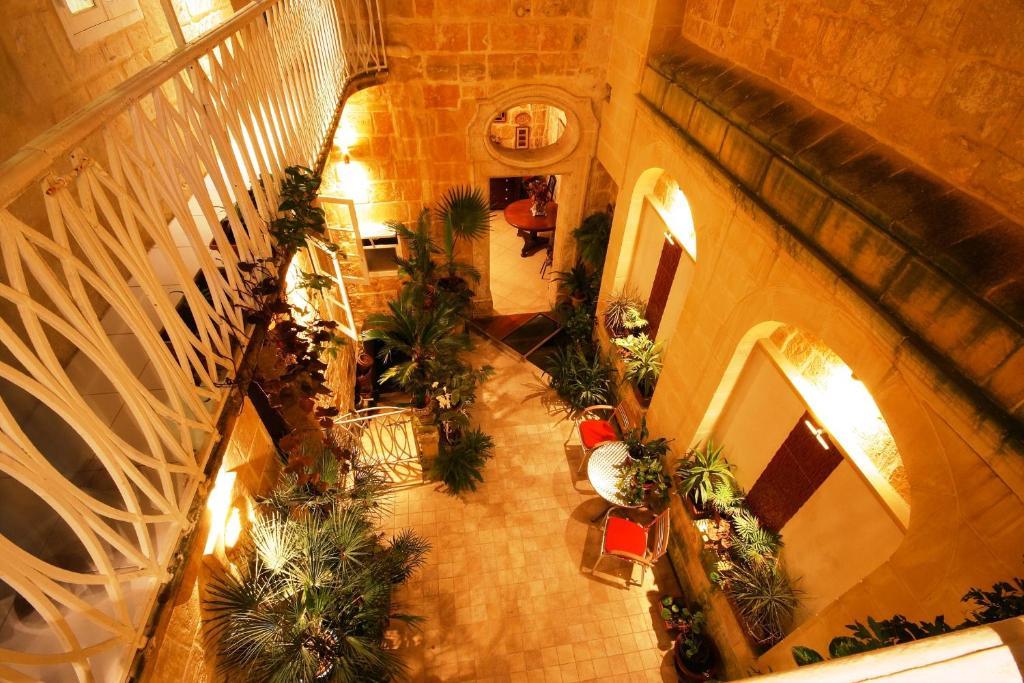 Palazzo 4*
