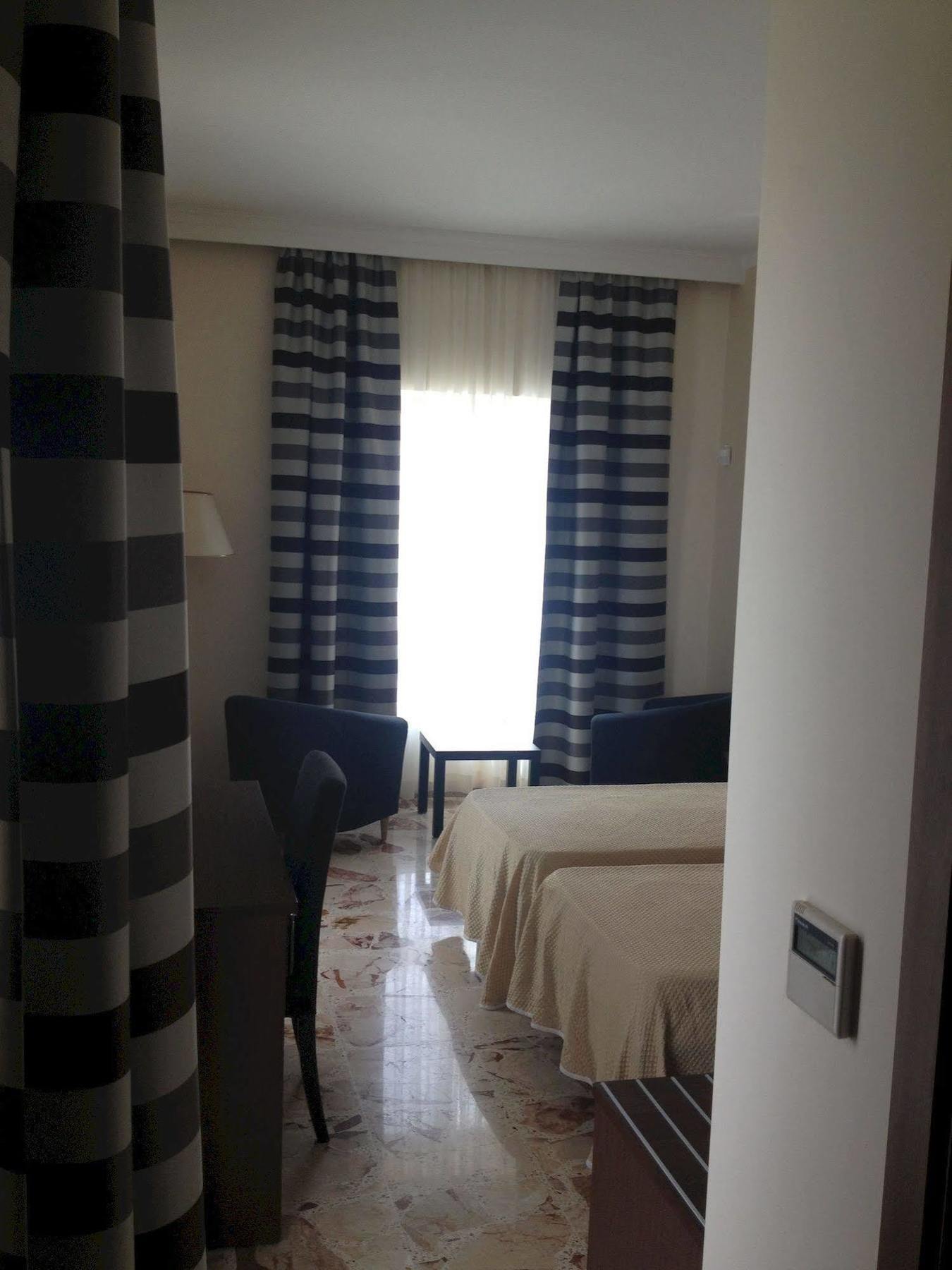 Grand Harbour Hotel