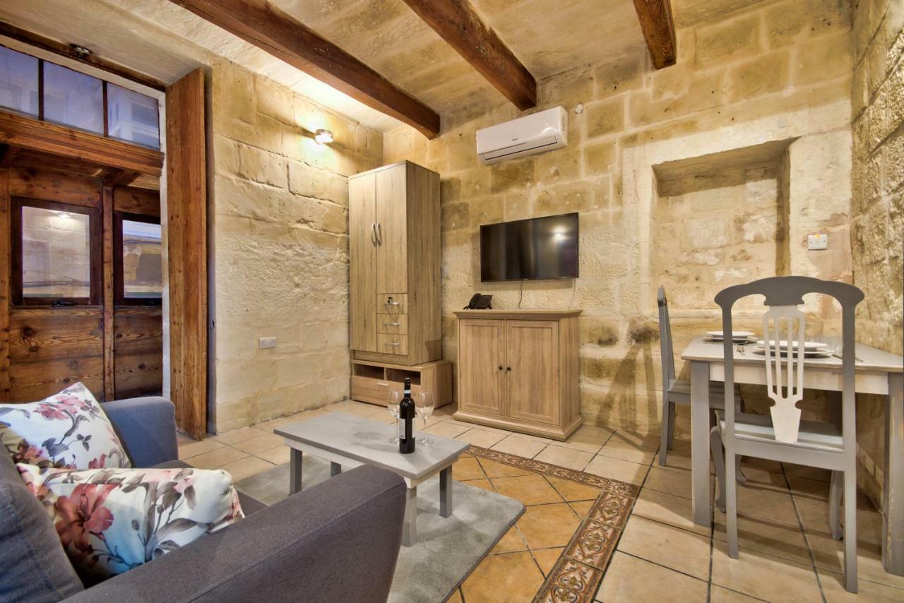 Laparelli Suites: Luxury 1 Guest house *