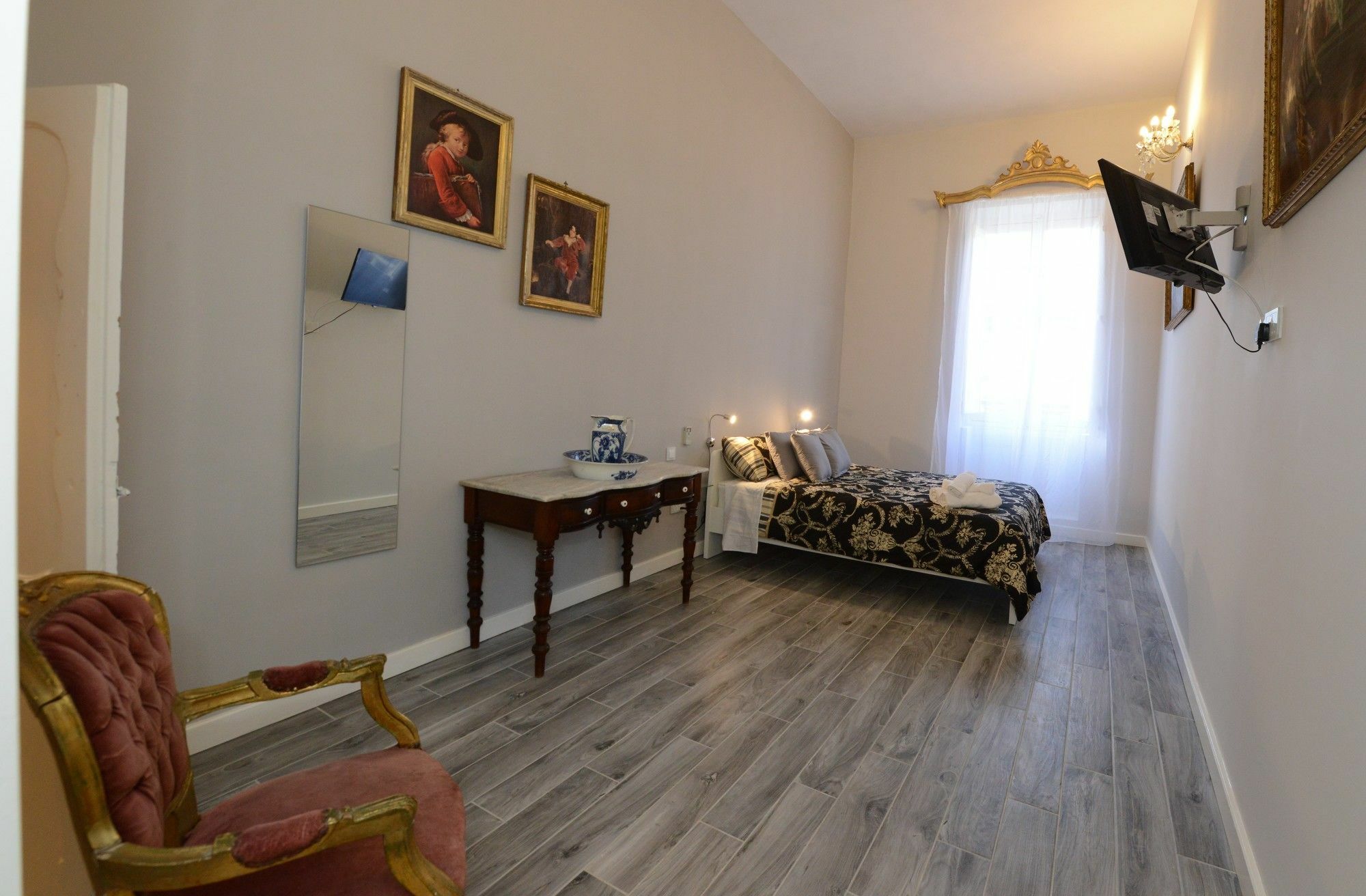 Paulos Aparthotel 4*