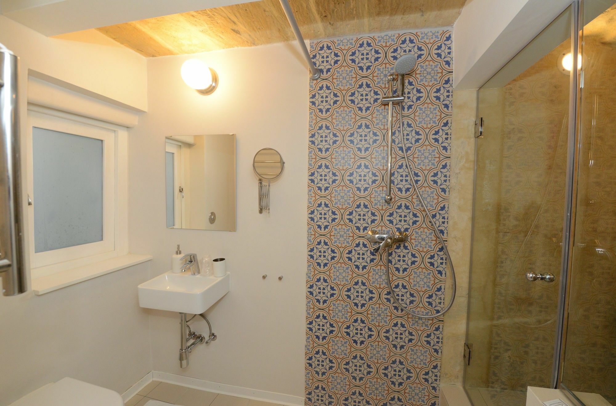 Paulos Aparthotel 4*