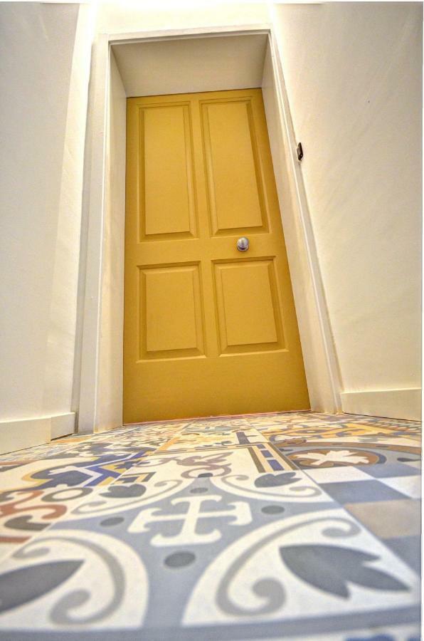 West Street Apartment *
