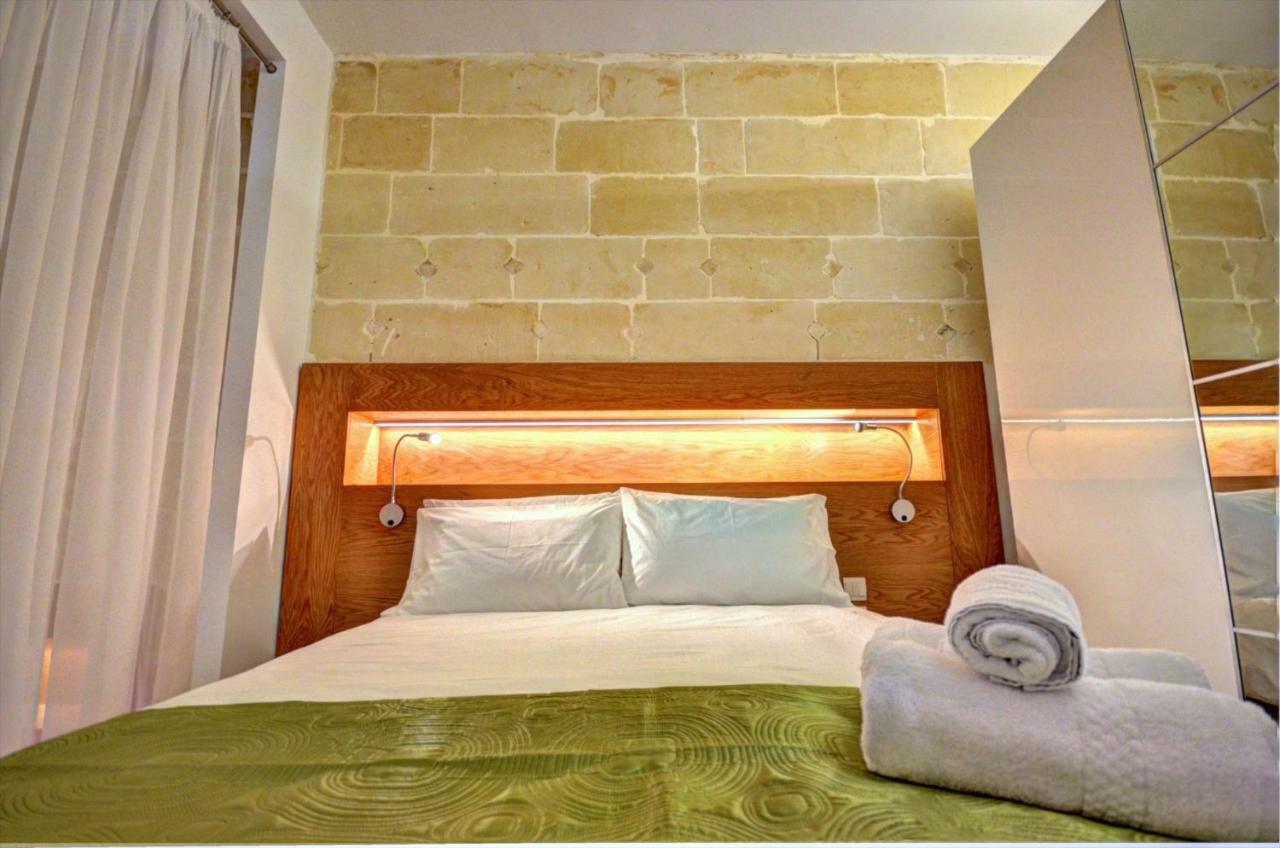 Moon Stone Apartment *