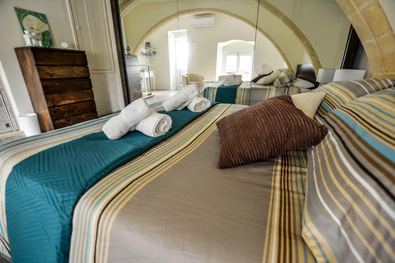 In Historical Building - Grand Harbour Apartment