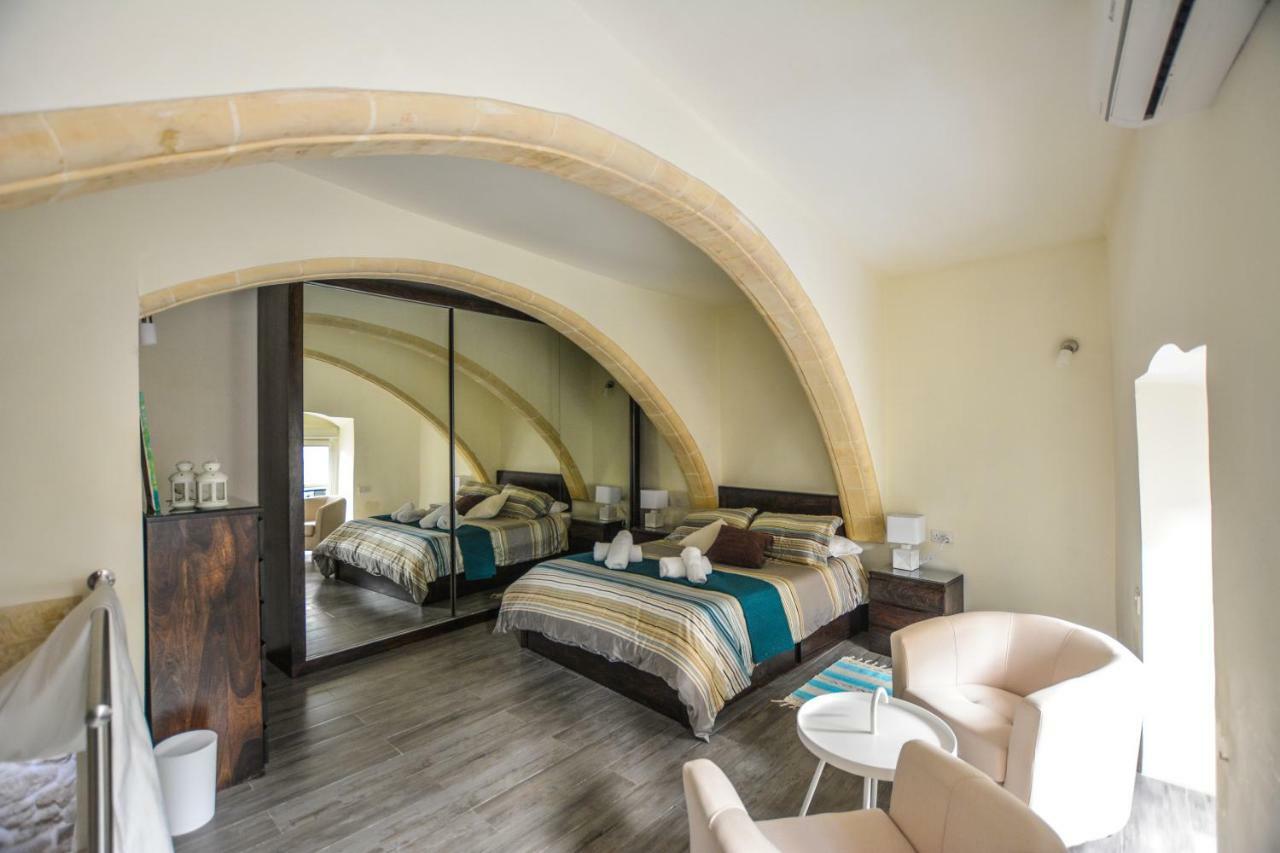 In Historical Building - Grand Harbour Apartment Valletta