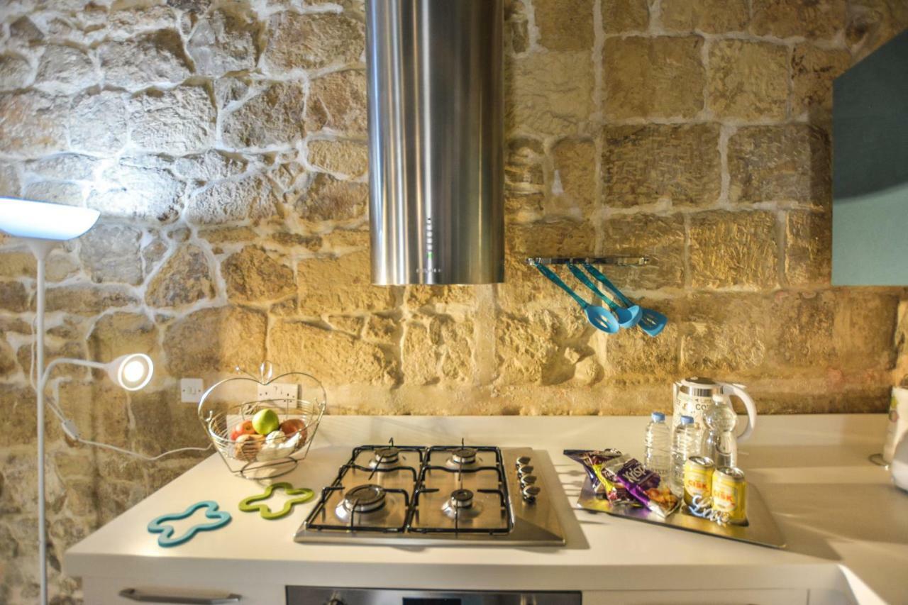 In Historical Building - Grand Harbour Apartment *