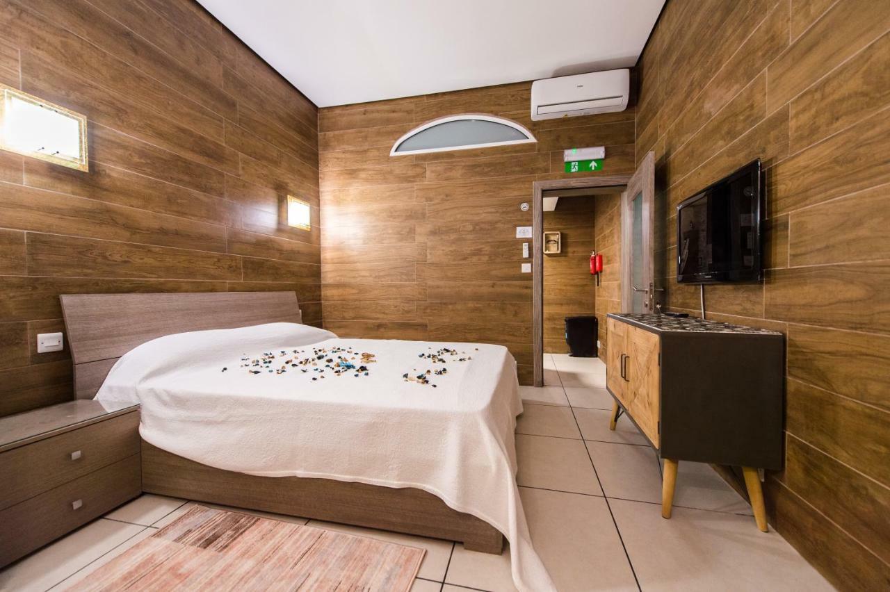 10 La Ruelle Apartment *