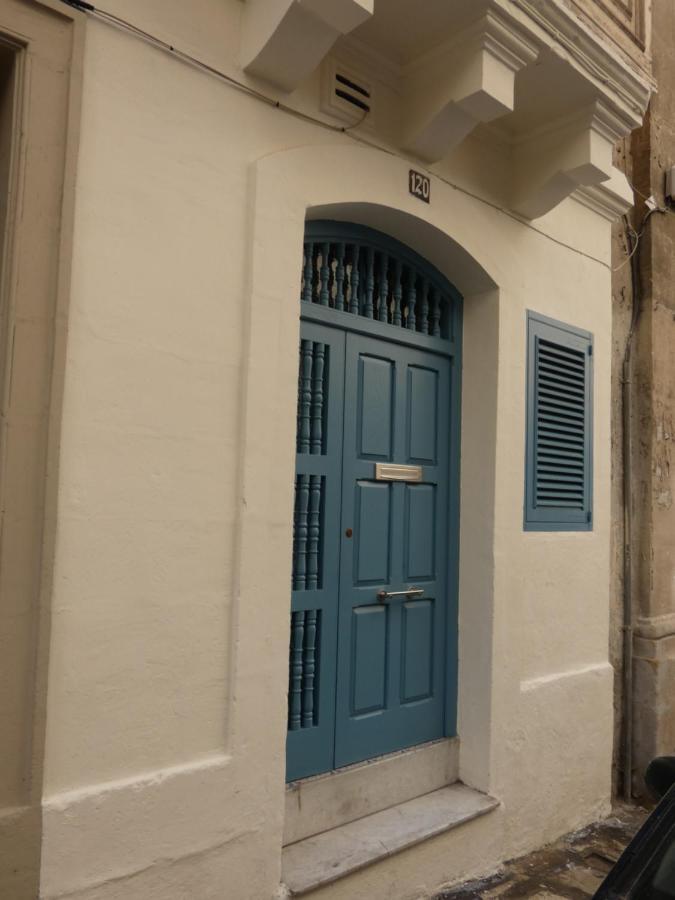 Zekka Apartment