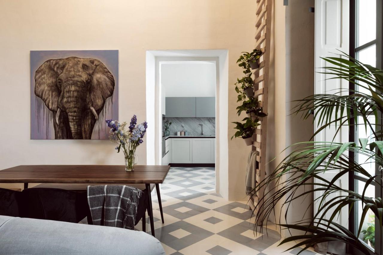 21 Frederick Street * Valletta