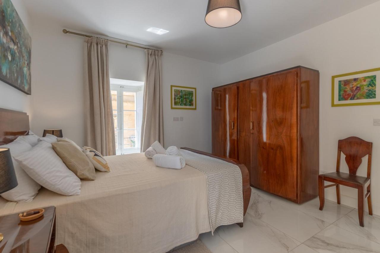 Historical Apartment *