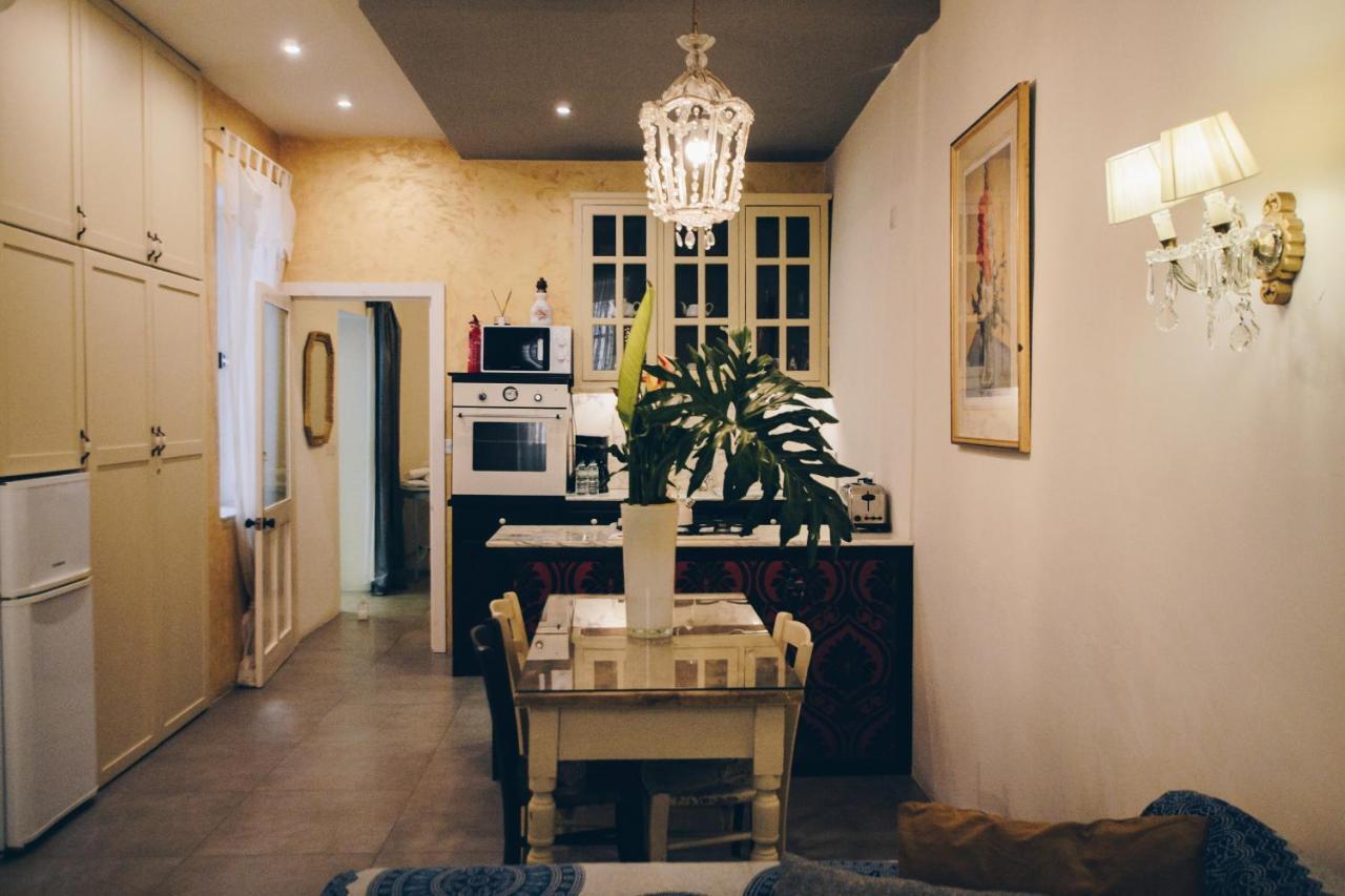 Sally Port Pads Apartment *