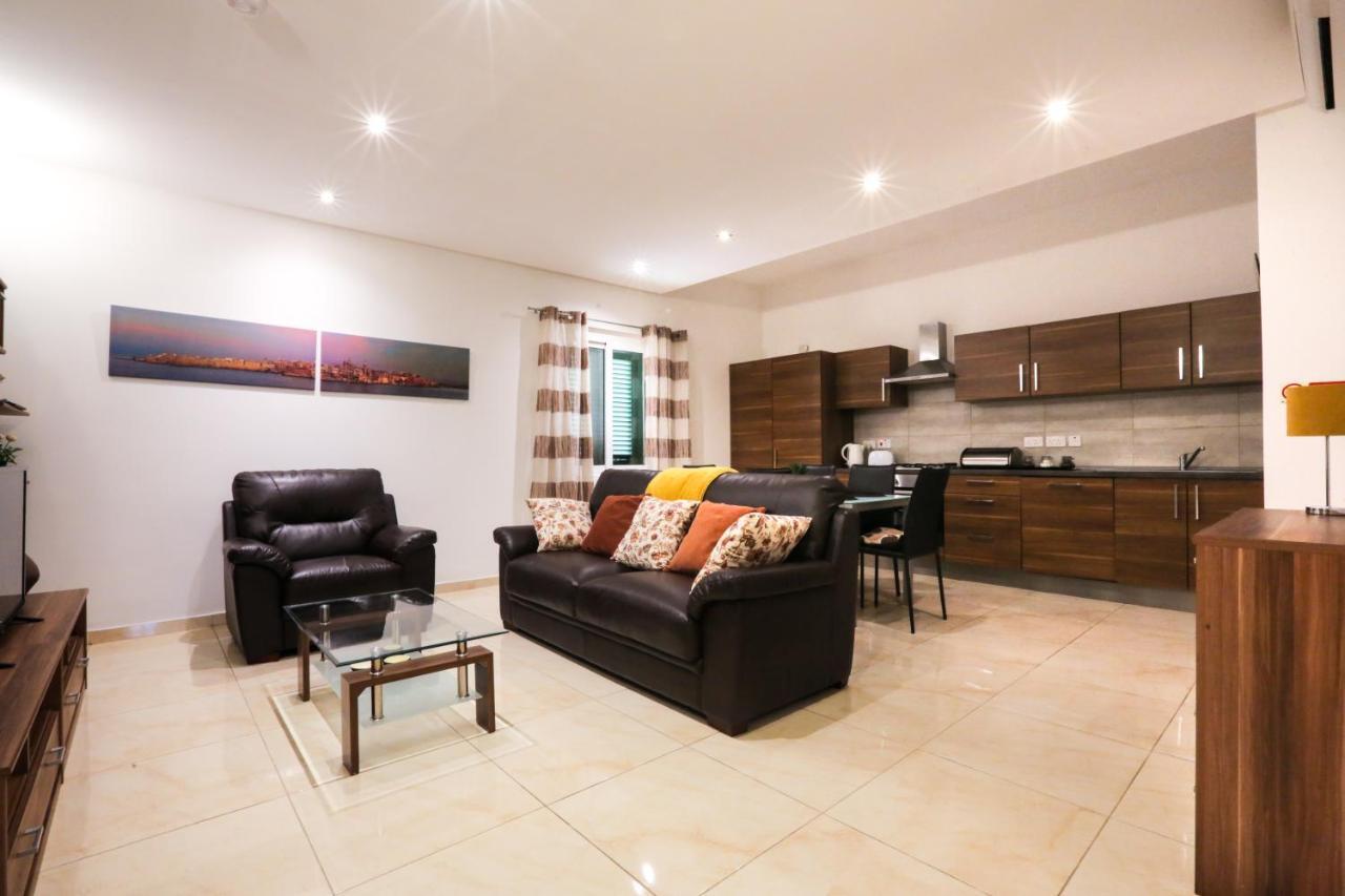 Triton Apartment *