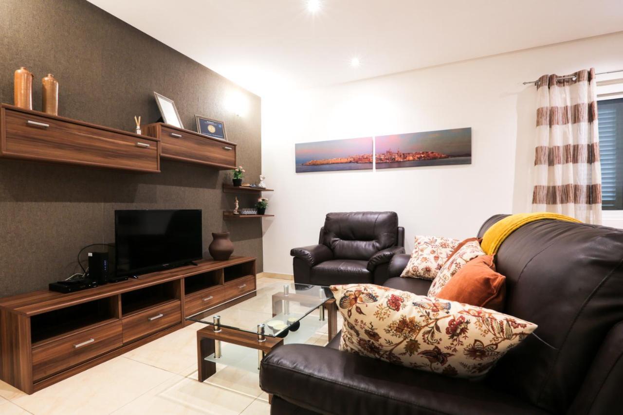 Triton Apartment *