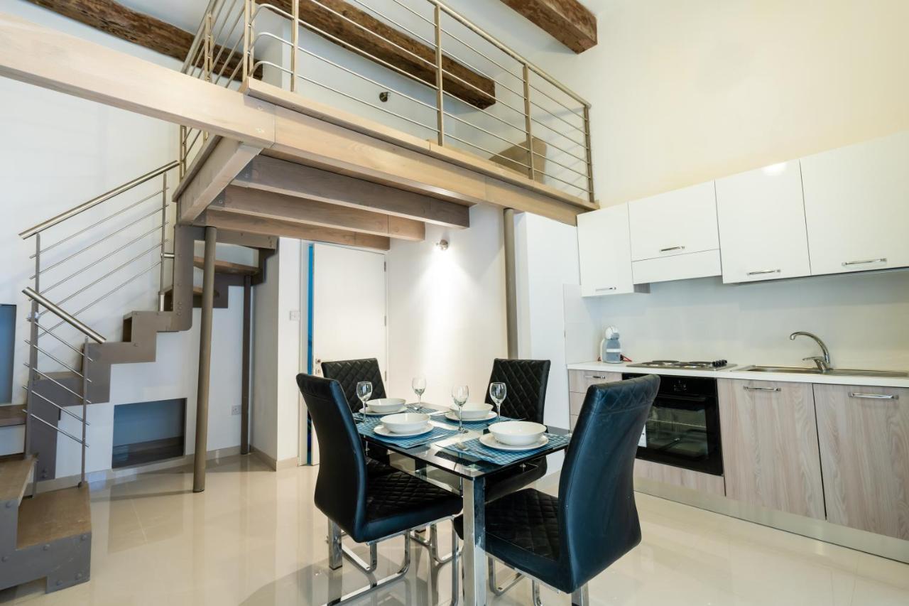 Charming 1 Bedroom Off Republic Street Sleeps 4 *