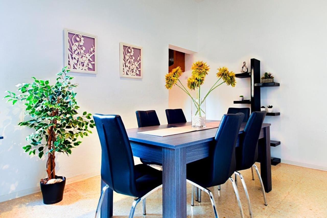 2 Bedroom Sleeps 6 Walking Distance To Centre And The Sea Apartment *