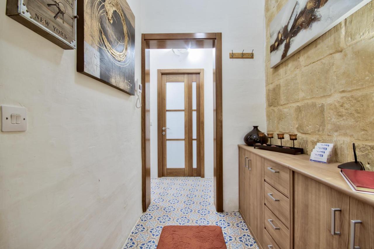 Apartment 19 *