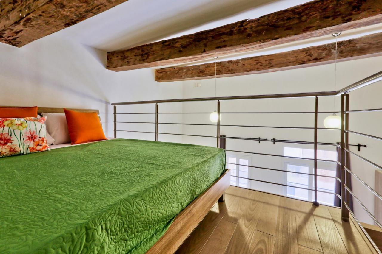 Charming 1 Bedroom Off Republic Street Sleeps 4