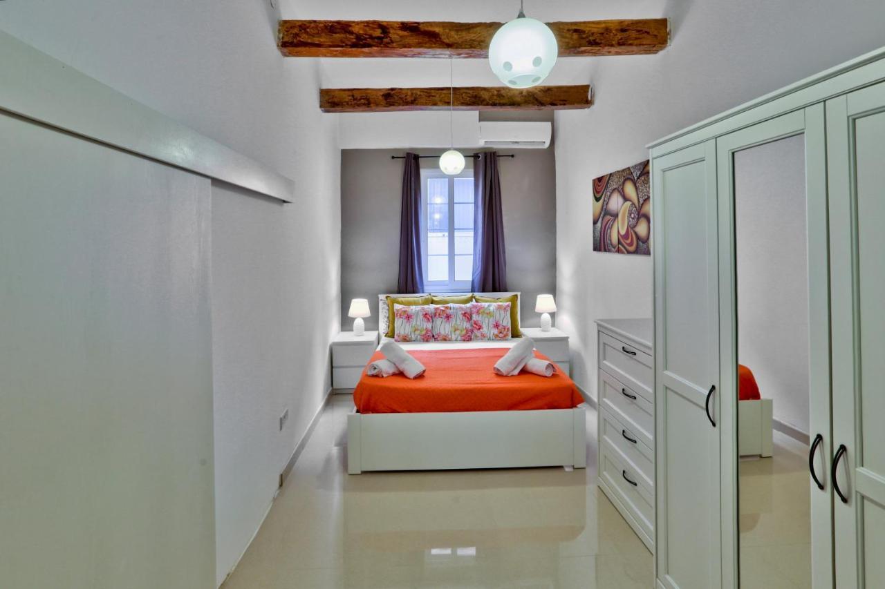 Charming 1 Bedroom Off Republic Street Sleeps 4