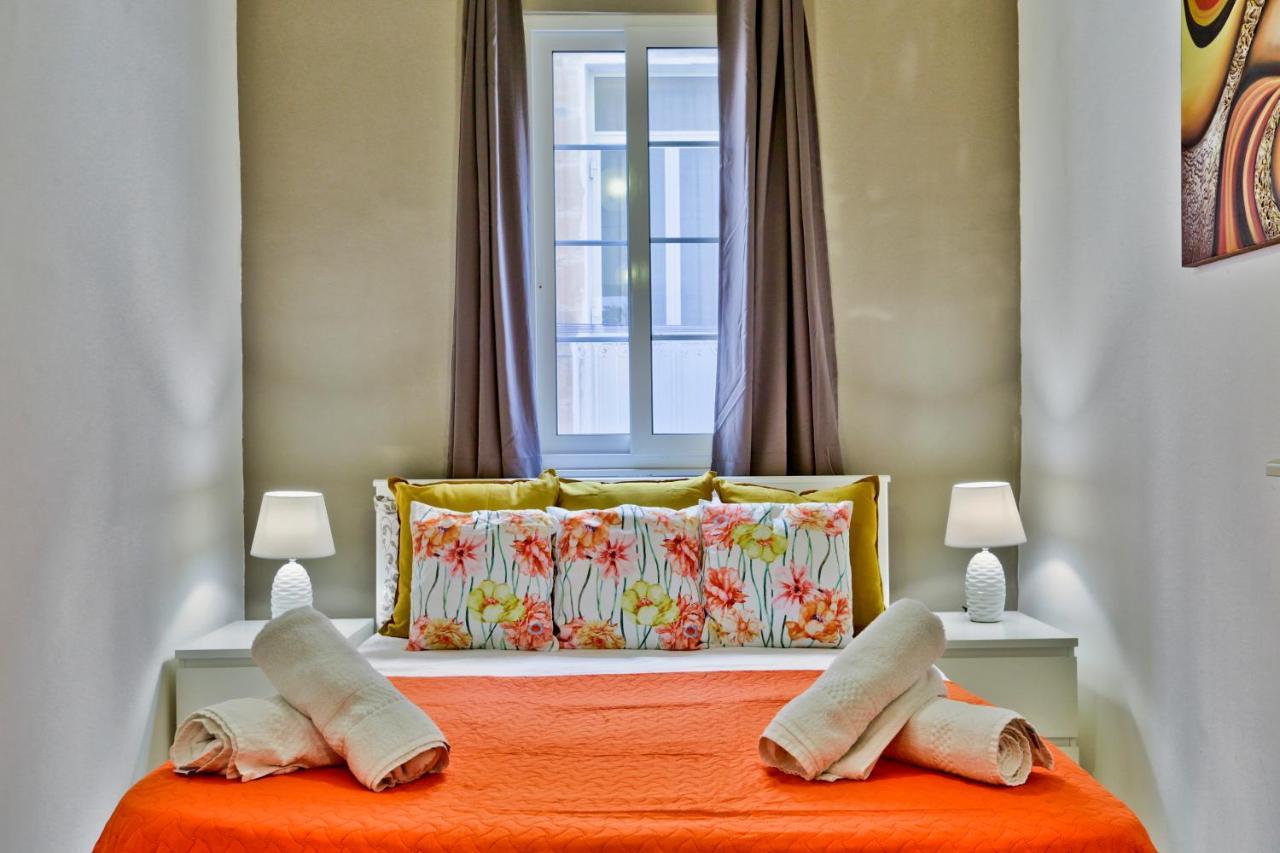 Charming 1 Bedroom Off Republic Street Sleeps 4 *